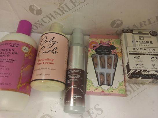 LOT OF APPROXIMATELY 20 ASSORTED COSMETIC ITEMS TO INCLUDE REVOLUTION HAIR STRENGTHENING CONDITIONER, ONLY CURLS HYDRATING CURL CREME, YTJ SALON QUALITY PRE-GLUED NAILS, ETC