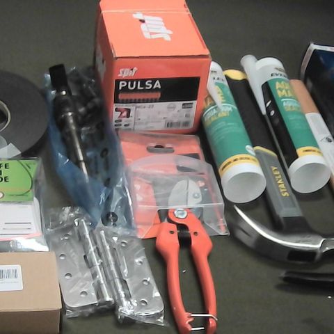 LOT OF 12 ASSORTED DIY AND FITTING ITEMS TO INCLUDE BAHCO PRUNERS, STANLEY HAMMER AND CARBON MONOXIDE ALARM