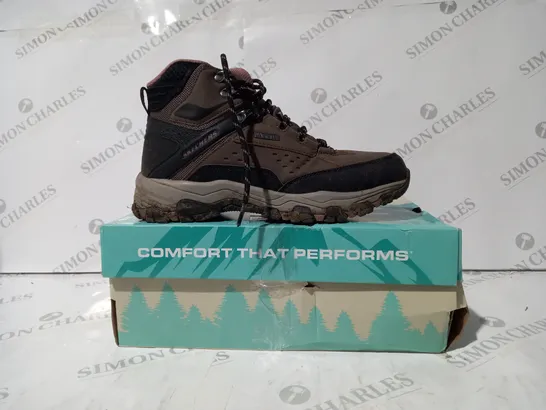 BOXED PAIR OF SKETCHERS CHOCOLATE HIKING BOOTS - SIZE 6