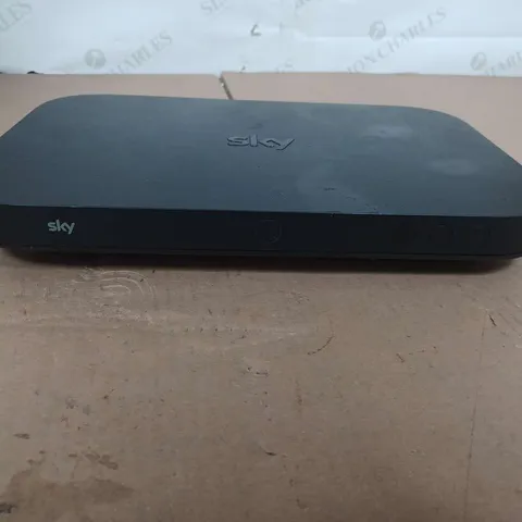 SKY Q TV BOX 