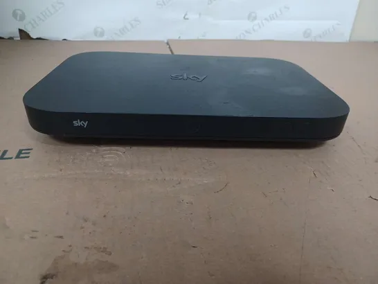 SKY Q TV BOX 