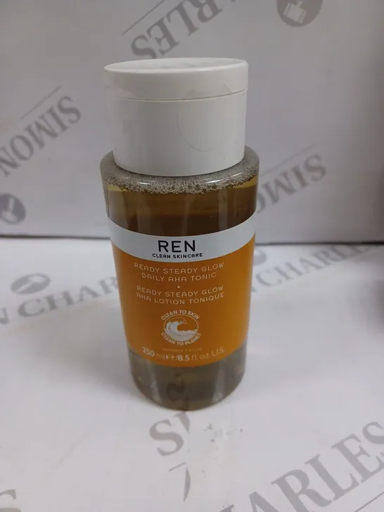 REN SKINCARE DAILY AHA TONIC - 250ML 