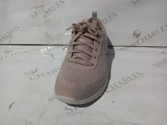 BOXED PAIR OF SKECHERS TRAINERS IN MUTED PINK UK SIZE 4.5