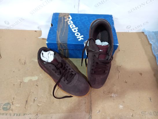 BOXED PAIR OF REEBOK TRAINERS SIZE 6