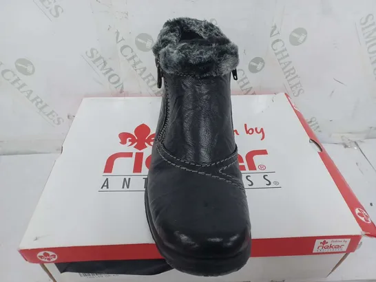 BOXED PAIR OF RIEKER ANKLE BOOTS WITH FUR CUFF IN BLACK - SIZE 39