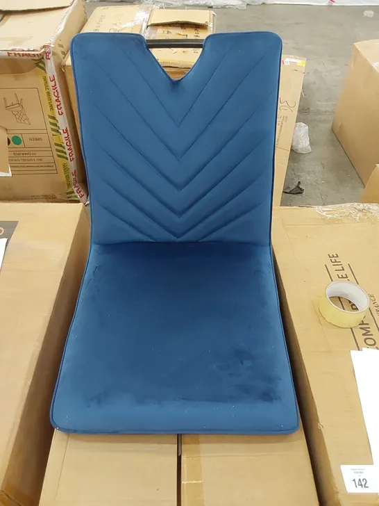 BOX CONTAINING SET OF 2 BLUE VELVET DINING CHAIR