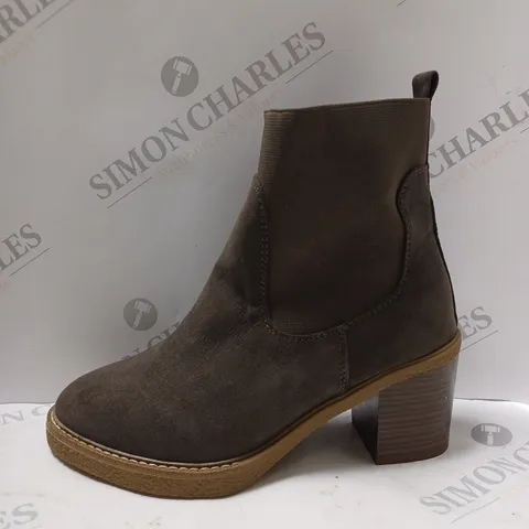 EVANS BROOKE ANKLE BOOTS, BROWN - SIZE 6