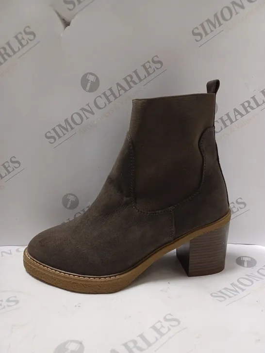 EVANS BROOKE ANKLE BOOTS, BROWN - SIZE 6