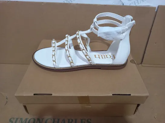 BOXED PAIR OF FAITH SANDALS IN WHITE WITH GOLD EFFECT CHAINS UK SIZE 6