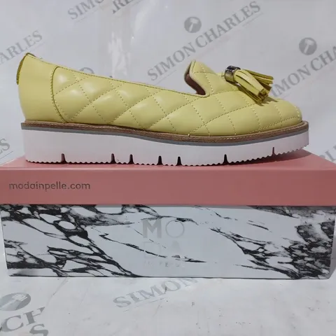 BOXED PAIR OF MODA IN PELLE ETEENA QUILTED LEATHER LOAFERS IN YELLOW EU SIZE 39