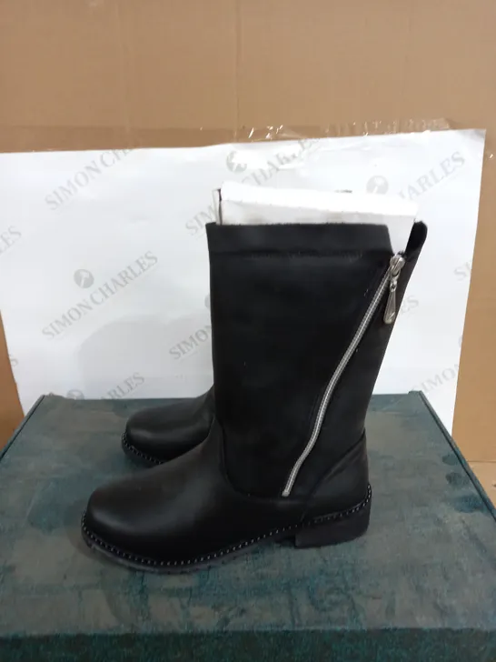 EMU EXPLORER YANCOAL WATERPROOF LEATHER BOOT - SIZE 4