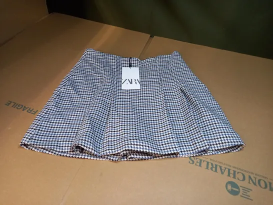 ZARA BLUE/BLACK/WHITE CHECK PLEATED SKORT - SMALL