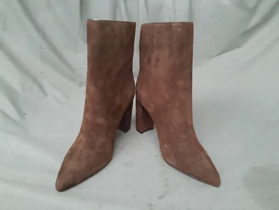 BOXED PAIR OF ALDO POINTED TOE HIGH BLOCK HEEL ANKLE BOOTS IN BROWN UK SIZE 6