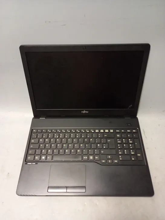 FUJITSU LIFEBOOK A555 LAPTOP IN BLACK