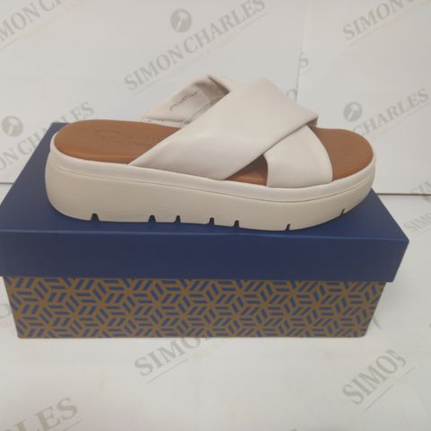 BOXED PAIR OF DESIGNER FAUX LEATHER SANDALS IN CREAM EU SIZE 37