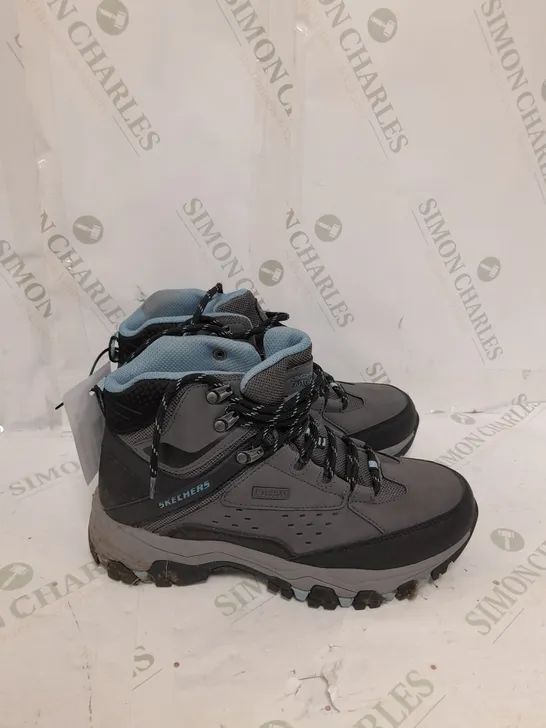 PAIR OF SKECHERS HIKING BOOTS CHARCOAL SIZE 5 1/2