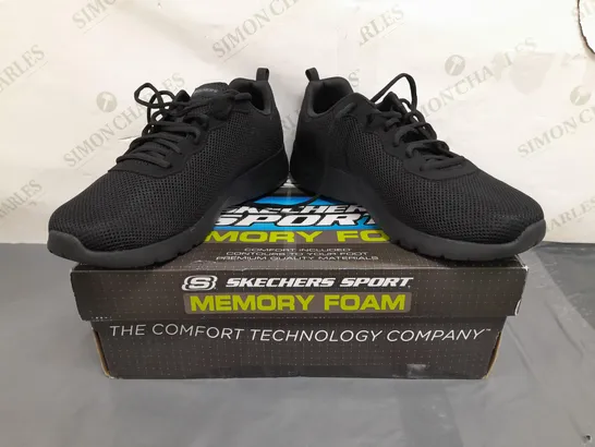 BOXED PAIR OF SKECHERS MEMORY FOAM TRAINERS IN BLACK UK SIZE 10.5