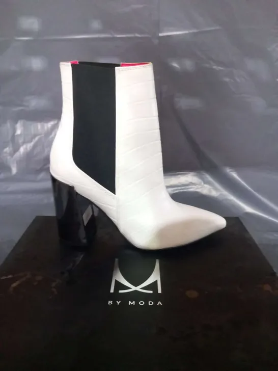 BOXED BY MODA AYLA WHITE SYNTHETIC ANKLE BOOTS SIZE 4