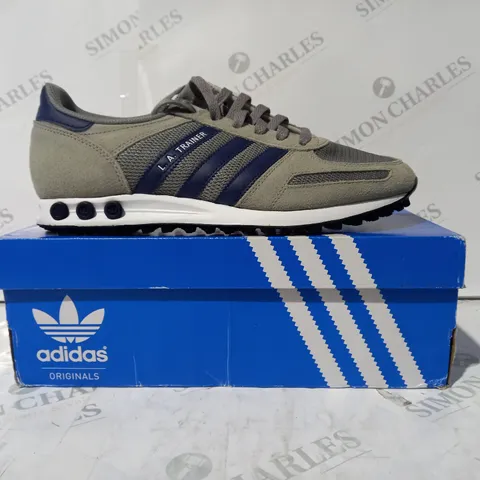 BOXED PAIR OF ADIDAS L.A. TRAINERS IN GREY/NAVY UK SIZE 9