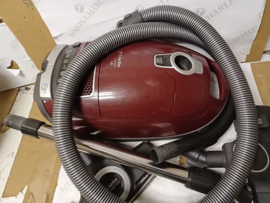 MIELE COMPLETE C3 VACUUM CLEANER