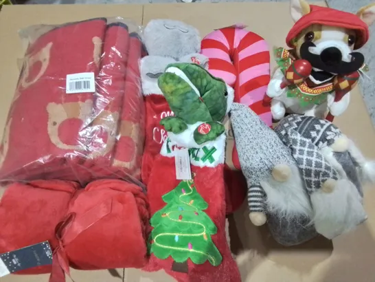LOT OF APPROXIMATELY 16 ASSORTED SEASONAL HOME FABRIC ITEMS TO INCLUDE REINDEER BATH SHEETS, MUSICAL SACKS & PLUSHIES AND THROWSS
