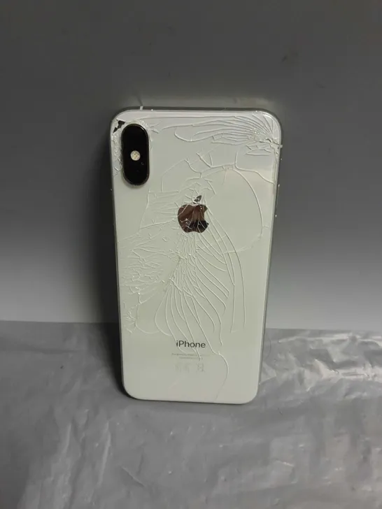 APPLE IPHONE XS IN WHITE