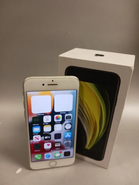 BOXED APPLE IPHONE 7 SMARTPHONE 