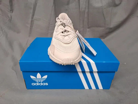 BOXED PAIR OF ADIDAS OZWEEGO SHOES IN CREAM UK SIZE 5