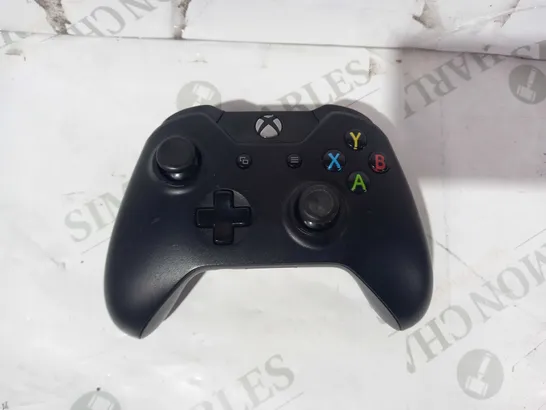 MICROSOFT XBOX CONTROLLER IN BLACK