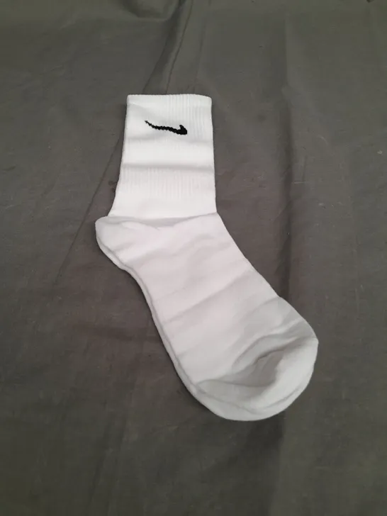 BOXED NIKE JUST DO IT WHITE SOCKS - SIZE UNSPECIFIED 