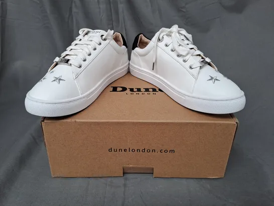 BOXED PAIR OF DUNE LONDON 081 ECLIPTIC SHOES IN WHITE/BLACK W. SILVER STAR PATTERN UK SIZE 5