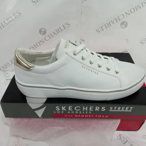 SIZE 8 SKECHERS STRETCH LACE TRAINER WHITE