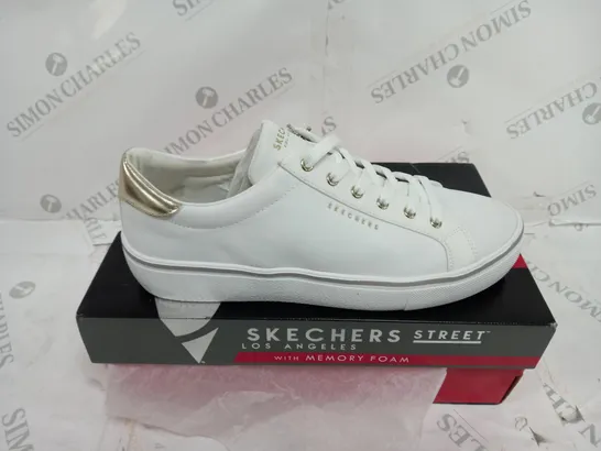 SIZE 8 SKECHERS STRETCH LACE TRAINER WHITE