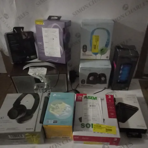 LOT OF APPROX 10 ASSORTED ITEMS TO INCLUDE RADIO, HEADPHONES, SPEAKER