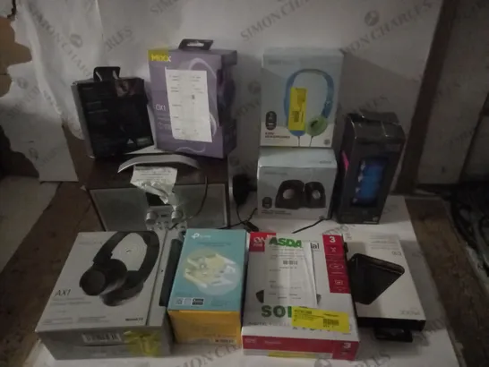 LOT OF APPROX 10 ASSORTED ITEMS TO INCLUDE RADIO, HEADPHONES, SPEAKER