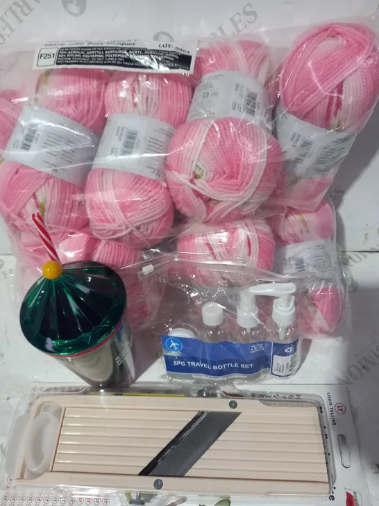 BOX OF APPROXIMATELY 20 ASSORTED HOUSEHOLD ITEMS TO INCLUDE TRAVEL BOTTLE SET, KITCHEN CUTTING BOARD, HAYFIELD BLOSSOM CHUNKY KNITTING YARN, ETC