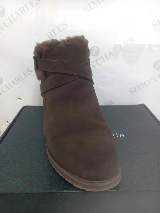 EMU AUSTRAILA MERAK SUEDE ESPRESSO BOOTS - UK SIZE 9