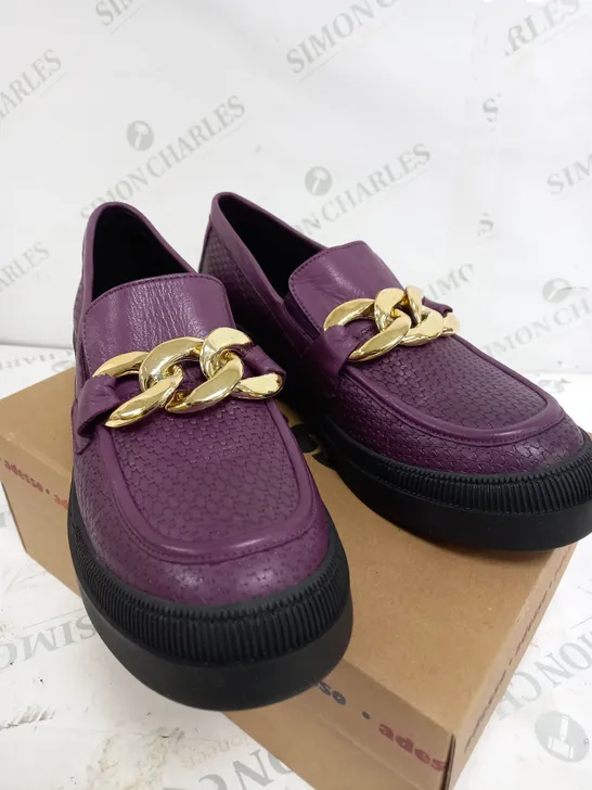 BOXED ADESSO PURPLE LEATHER LOW SHOES - SIZE 7