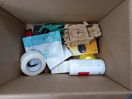 BOXED LOT OF APPROXIMATELY 15 HOUSEHOLD ITEMS TO INCLUDE DIARY, GLOVES AND A PET DIFFUSER PLUG