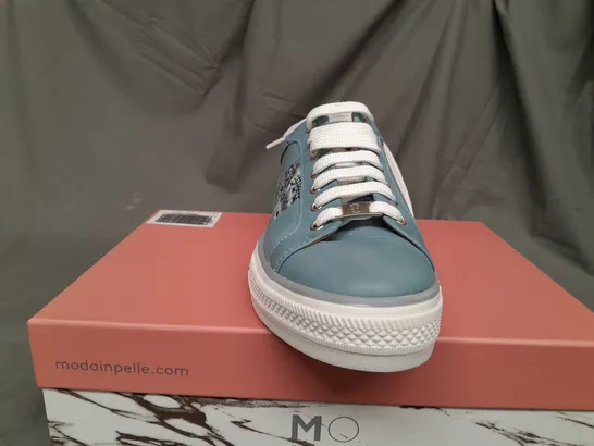 BOXED PAIR OF MODA IN PELLE ASTRIPE LIGHT BLUE LEATHER TRAINERS - SIZE 7