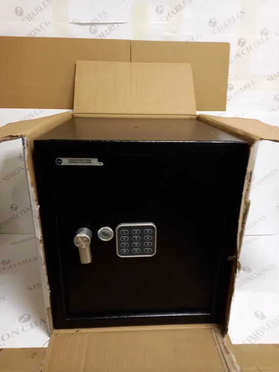 YALE YEC/390/DB1 - LARGE ALARMED VALUE SAFE