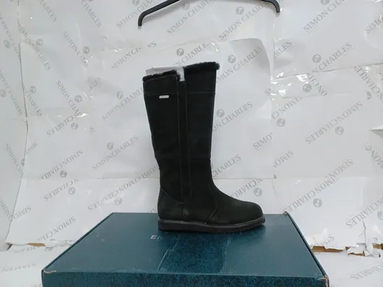 BOXED EMU AUSTRALIA BLACKMOONTA HIGH BOOTS- SIZE 5 