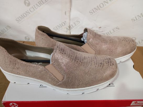 BOXED PAIR OF RIEKER SLIP-ON WEDGE TRAINERS IN ROSE GOLD, EU SIZE 39