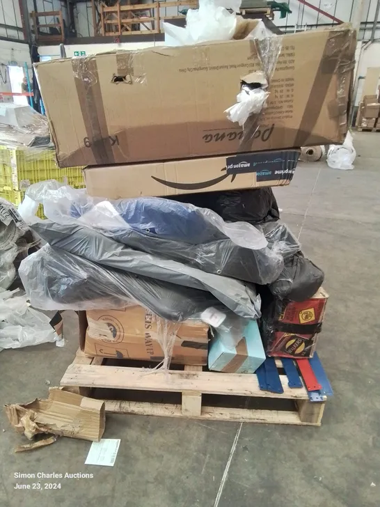 A PALLET OF VARIOUS FURNITURE PARTS GAMING CHAIRS AND ELECTRONIC HOUSEHOLD ITEMS