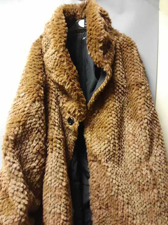 CENTIGRADE TEXTURED FAUX FUR REVERSIBLE MID LENGTH COAT WITH POCKETS IN BROWN SIZE XL