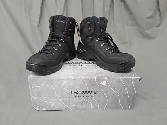 BOXED PAIR OF LOWA RENEGADE GTX MID SHOES IN BLACK UK SIZE 5