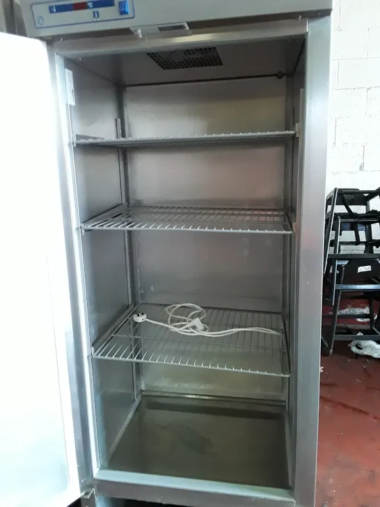 GRAM K 625 NMRHHA UPRIGHT FRIDGE