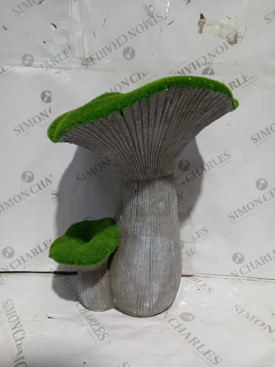 FAUX MOSS MUSHROOM STATUE 