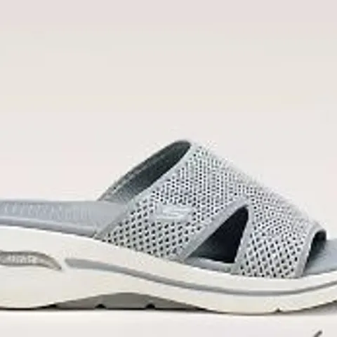  SKECHERS GO WALK ARCH FIT SANDAL GREY SIZE 7