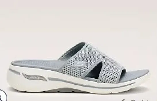  SKECHERS GO WALK ARCH FIT SANDAL GREY SIZE 7